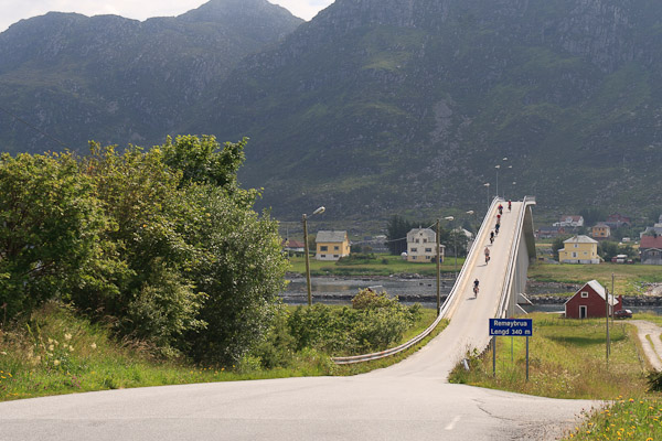 norwegen2010-016.jpg - Brücke von Leinøya nach Remøya